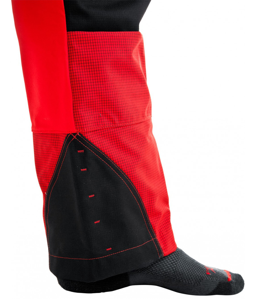 Renforts en Kevlar au bat du pantalon sur la face interne pour limiter l'usure